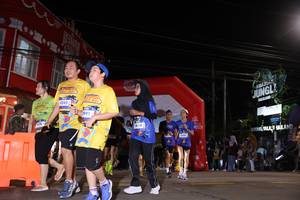 BIB: 4242, 1991
                            <button type="button" onclick="openModal(26227670)" class="btn btn-primary btn-sm float-right btn-popup" data-toggle="modal" data-target=".modal-high-quality">
                        <i class="fas fa-shopping-cart"></i> Add to Cart
                    </button>
                                            <button type="button" onclick="isThisMe(26227670, true)" class="btn btn-success btn-sm float-right btn-popup btn-isme hidden" data-toggle="tooltip" data-placement="bottom" title="นี่คือรูปของคุณใช่ไหม คลิกที่นี่เพื่อเอาเข้าอัลบั้ม">
                        <i class="fas fa-plus"></i> Add to album
                    </button>
                    <button type="button" onclick="isThisMe(26227670, false)" class="btn btn-warning btn-sm float-right btn-popup btn-isnotme hidden">
                        <i class="fas fa-ban"></i> Remove from album
                    </button>